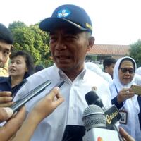 sekolah-wajib-menyanyikan--indonesia-raya--3-stanza-saat-upacara