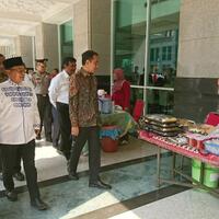 jokowi-iriana-dan-djarot-goyang-maumere-bareng-guru-paud