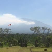 selama-6-jam-105-kali-gempa-vulkanik-dalam-terjadi-di-gunung-agung