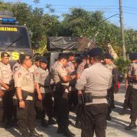 polisi-patroli-di-desa-pengungsi-untuk-cegah-kriminalitas