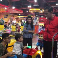jokowi-main-ke-mal-bersama-cucu-di-kelapa-gading