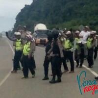 tambal-jalan-sepanjang-100-km-satlantas-polres--aceh-besar-raih-rekor-muri