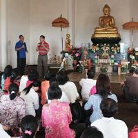 mantan-menteri-pariwisata-malaysia-kagum-dengan-umat-buddha-temanggung