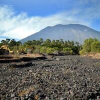 awas-gunung-agung-masuk-fase-kritis-bnpb-potensi-meletus-tinggi