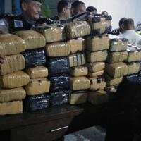 polisi-temukan-119-paket-ganja-dalam-mobil-pikap