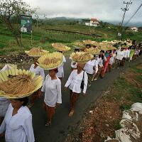 sulitnya-menjaga-tanah-adat