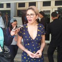 nikita-mirzani-malas-komentari-keretakan-rumah-tangga-nafa-urbach-dan-zack-lee