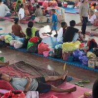 pemerintah-siapkan-bus-untuk-memulangkan-pengungsi-zona-terluar