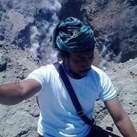 heboh-video-warga-nekat-naik-ke-gunung-agung