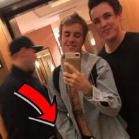 foto-selfie-justin-bieber-tengah-memegang-bagian-intimnya-jadi-kontroversi