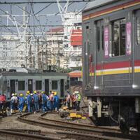 krl-anjlok-jalur-ke-sudirman-lumpuh