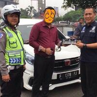 polisi-tilang-pengemudi-mobilio-pakai-strobo-yang-viral-di-medsos
