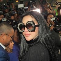 bantahan-syahrini-soal-aliran-dana-rp13-miliar-dari-first-travel