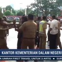 warga-tolikara-mengamuk-karena-tak-bertemu-menteri-tjahjo