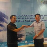 ribuan-pedagang-ltc-glodok-bantu-warga-yang-mengungsi-akibat-aktifnya-gunung-agung