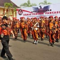 video-jokowi-ahok-dan-djarot-diputar-lautan-pasukan-oranye-bertepuk-tangan