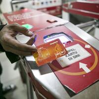 biaya-isi-ulang-kartu-di-transjakarta-turun