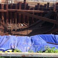 tiang-pancang-proyek-lrt-di-depan-menara-saidah-amblas