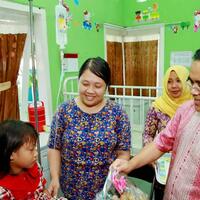 keluarga-yang-tunggui-pasien-di-rumah-sakit-akan-digaji-per-hari