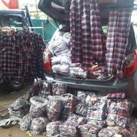 kerak-telor-hingga-kemeja-kotak-kotak-dijajakan-di-lapangan-banteng