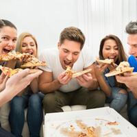 karakter-anda-bisa-terbaca-dari-6-cara-makan-pizza-ini