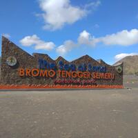 tugu--the-sea-of-sand--bromo-diprotes-keras