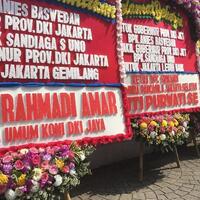 bunga-ucapan-selamat-anies-sandi-mulai-berdatangan-ke-balai-kota