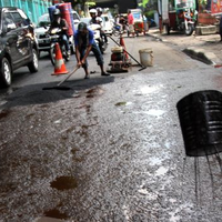 usai-disemprot-jokowi-walkot-medan-langsung--tambal--jalan-yang-rusak