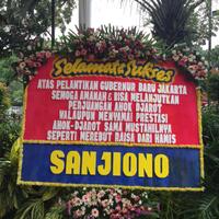 warga-ingatkan-janji-anies-lewat-karangan-bunga