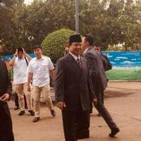 datangi-pelantikan-di-istana-ini-pesan-prabowo-ke-anies-sandi