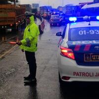 hujan-guyur-jakarta-tol-dalam-kota-priok-dan-jorr-macet-parah