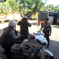 anies-ngantor-naik-motor-dishub