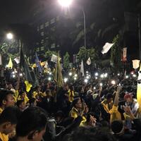 bubarkan-demonstran-polisi-kerahkan-barracuda-di-depan-istana