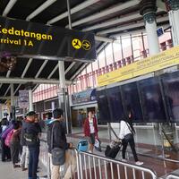 mulai-besok-sopir-taksi-online-resmi-beroperasi-di-bandara-soekarno-hatta