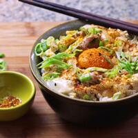 yuk-cicip-rice-bowl-ayam-dan-dory-saus-telur-asin-di-5-tempat-ini