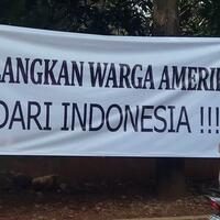 spanduk-tolak-warga-amerika-bertebaran-usai-panglima-tni-ditolak-masuk-as