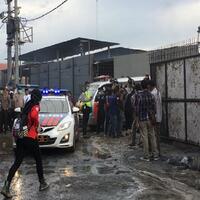 kerabat-kebingungan-cari-korban-ledakan-pabrik-petasan