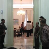 kalla-sindir-sepatu-sandiaga