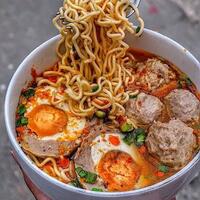 nyamm-enaknya-bakso-isi-telur-asin-bisa-dicicip-4-tempat-ini