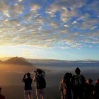 ini-5-puncak-gunung-untuk-berburu-matahari-terbit