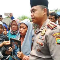kapolres-metro-tangerang-antar-jenazah-surnah-ke-peristirahatan-terakhir
