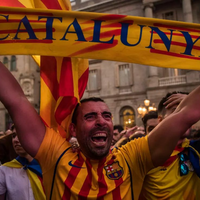 photo-sorak-sorai-warga-usai-deklarasi-merdeka-catalonia
