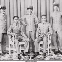 gaya-narsis-asli-infanteri-dari-tentara-hindia-belanda-di-batavia