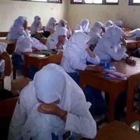siswi-smk-attholibiyah-di-tegal-mulai-melepas-cadar