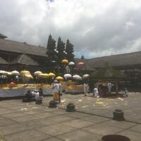 sepi-di-upacara-galungan-pura