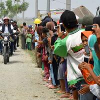 jokowi-blusukan-di-bekasi-menunggangi-trail