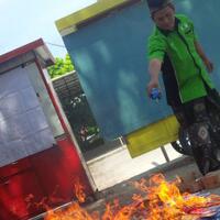 kesal-kebijakan-registrasi-pemilik-konter-bakar-3000-kartu-sim-prabayar