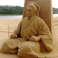 toshihiko-hosaka-pemenang-seni-patung-pasir-2017