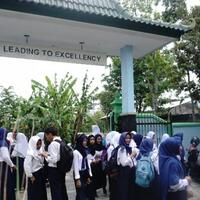 siswi-smp-negeri-5-sleman-yang-kesurupan-usai-lihat-ular-dibunuh