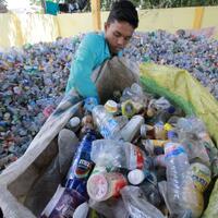 sampah-plastik-bisa-ditukar-beras-di-bitung